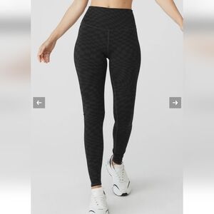 Alo yoga leggins ..size S, used good conditions